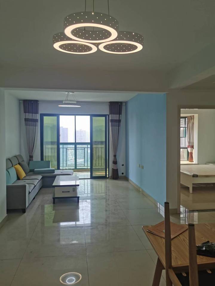 富基世紀(jì)公園法拍房50、51棟2806房及室內(nèi)家具家電