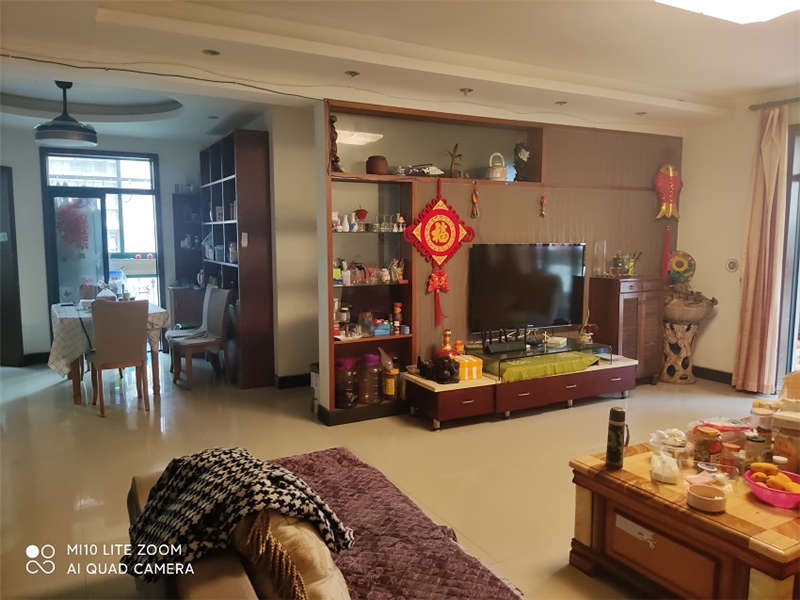 世嘉國(guó)際華城法拍房5棟704號(hào)及1-6棟地下車(chē)庫(kù)-1014