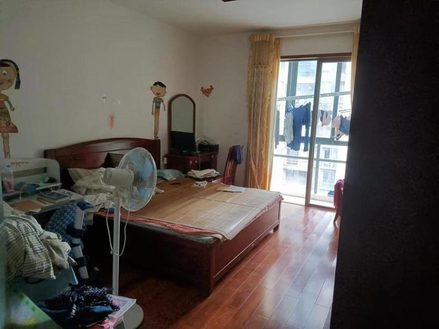 建鴻達華都（現(xiàn)代華都家園）法拍房2棟1002房及負三層45號停車位