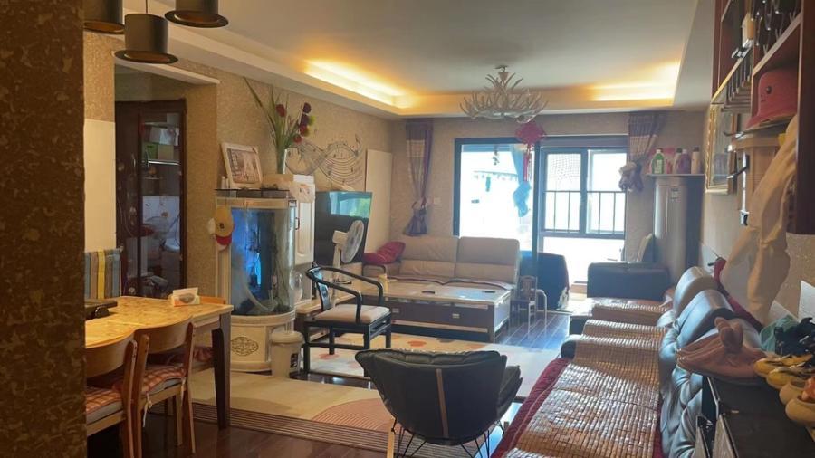 萬(wàn)科白鷺郡法拍房三期26棟303號(hào)及地下室第三期373、461號(hào)車(chē)位