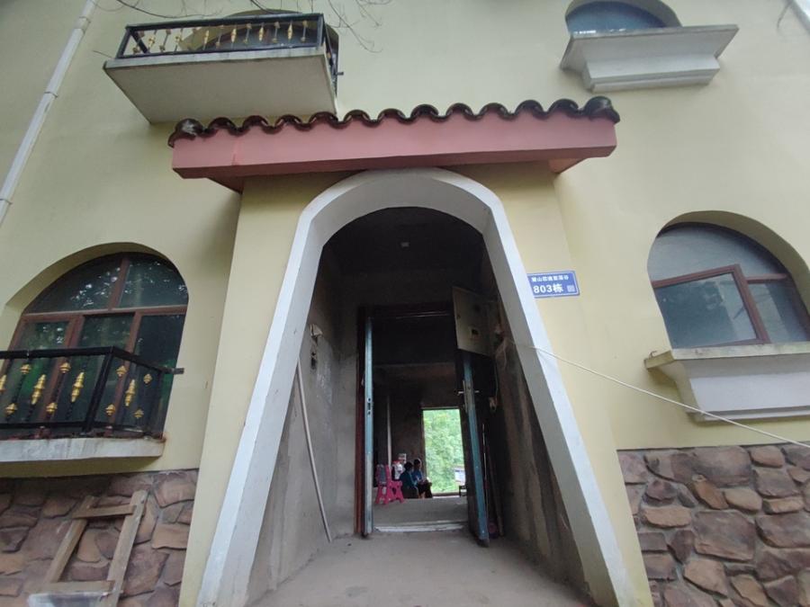 麓山戀迪亞溪谷山莊法拍房C803棟101室（別墅）