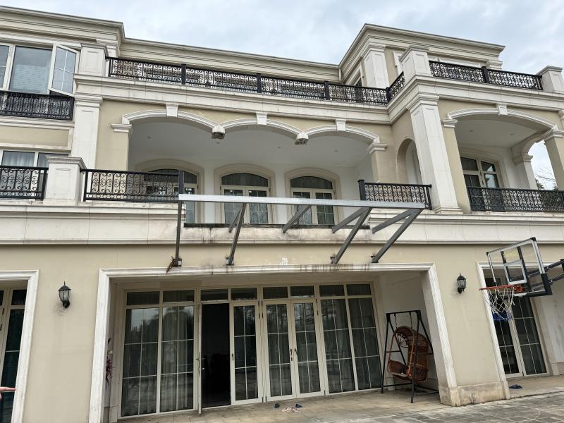 綠城高爾夫小鎮(zhèn)（龍湖高爾夫山莊）法拍房（一期四組團）19#棟101、102室（別墅）