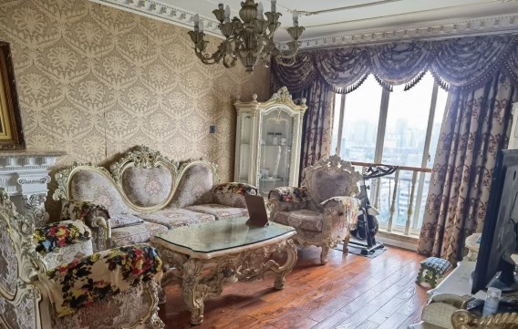 君臨國際（青和購物中心）法拍房A、B棟2104號(hào)