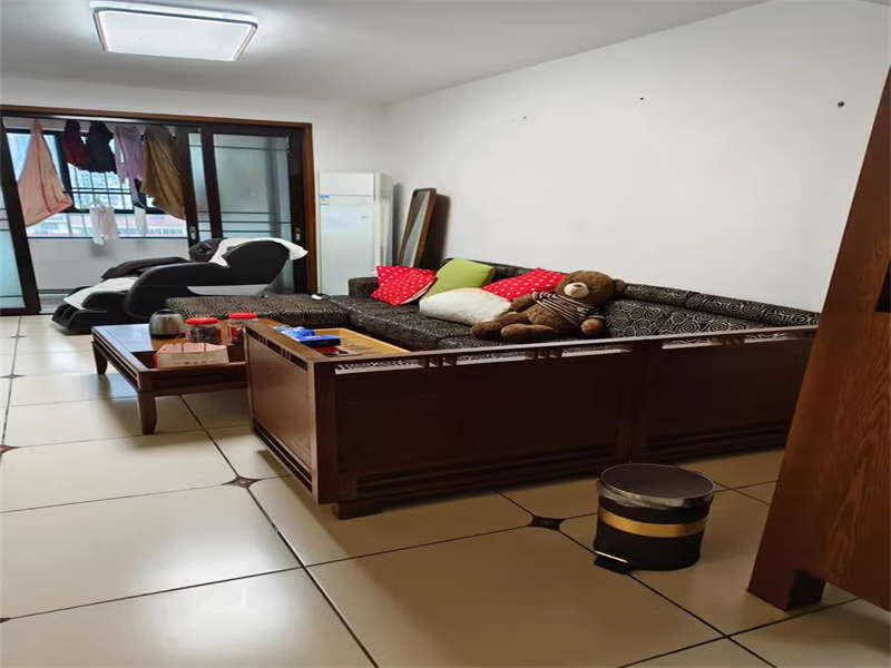 同發(fā)南國(guó)新城法拍房A、B、C、D棟1316號(hào)房產(chǎn)及室內(nèi)家具家電