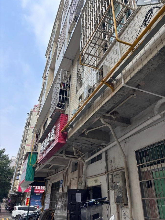 （1棟）泉塘安置區(qū)法拍房D-15-7號101、201、301室