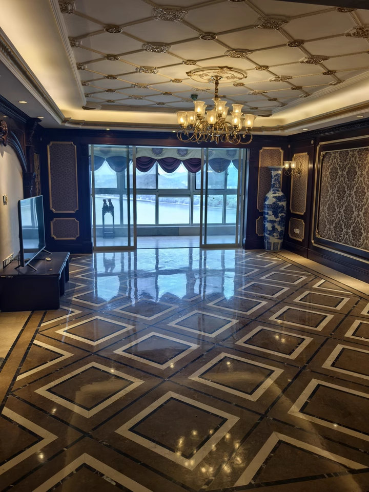 （市中心一線江景大平層）萬達公館A區(qū)法拍房4棟2001室