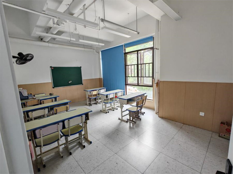 （年租金64000，14年回本）中航城法拍房2-20棟-215號商業(yè)房產(chǎn)