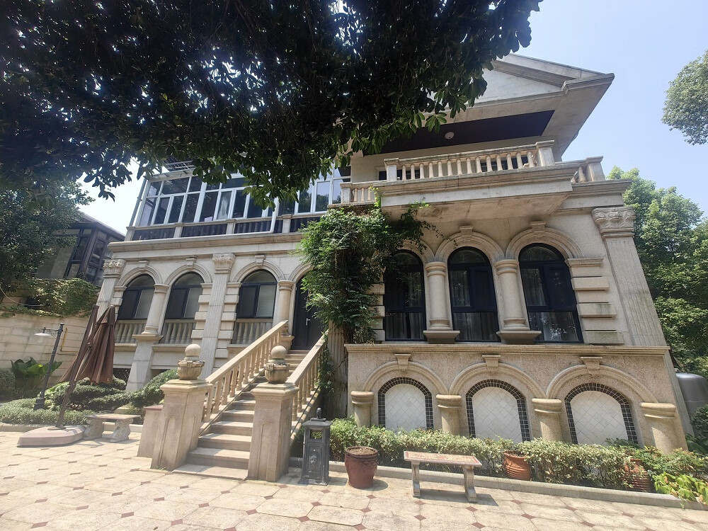 （驚天大別墅）金榮譽(yù)峰翡翠花園法拍房C1棟101號(hào)