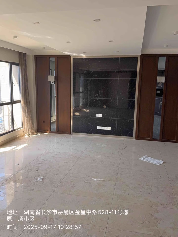 郡原廣場(chǎng)（郡原生活廣場(chǎng)）法拍房4棟2304房屋和車位號(hào)為-1148、-1149地下停車